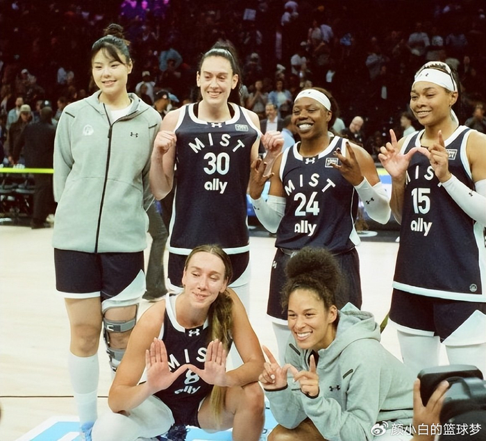 完美对战平台-李月汝躺冠开香槟！宫鲁鸣直言四大中锋汇聚 女篮最终12人名单又变？|刘禹彤|总冠军|世预赛|韩旭|无敌联赛_新浪体育_新浪新闻